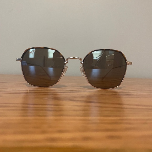 Maui Jim Sunglasses - Picture 1 of 4